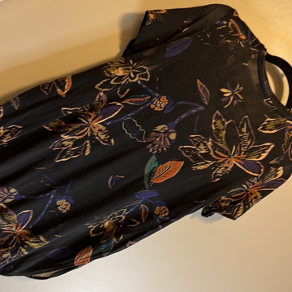 Wilfred Black Shirt with pattern. Size S. - Picture 8 of 8